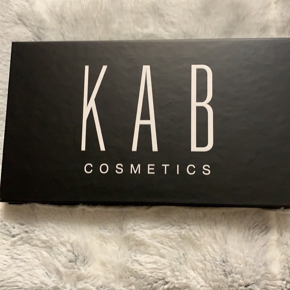 KAB day+night eyeshadow palette - Picture 2 of 3